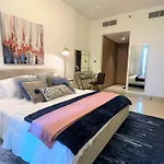 Modern & Chic Waterfront 2Bed Balcony Dubai Creek