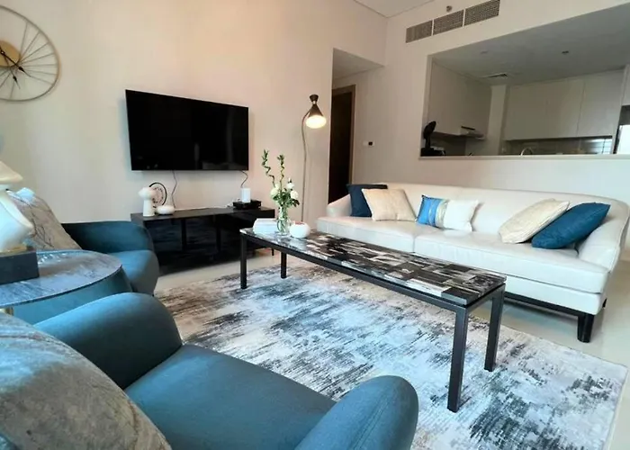 Modern & Chic Waterfront 2Bed Balcony Dubai Creek