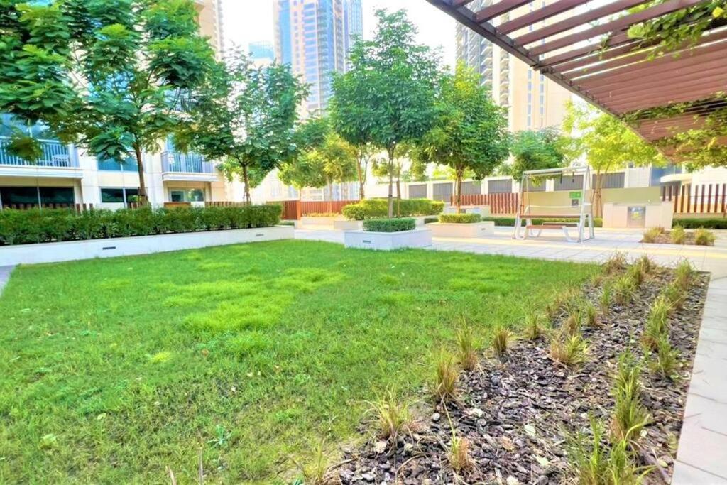 Modern & Chic Waterfront 2bed Balcony Creek * Dubai