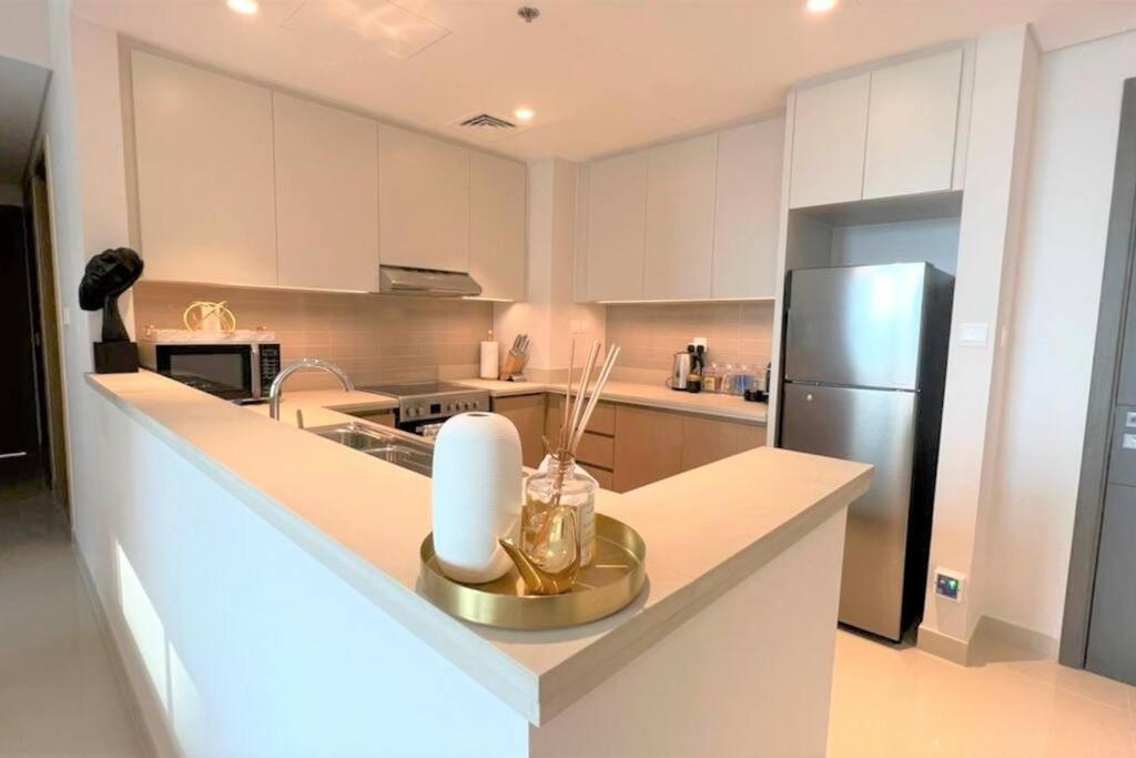 Modern & Chic Waterfront 2bed Balcony Creek Apartment