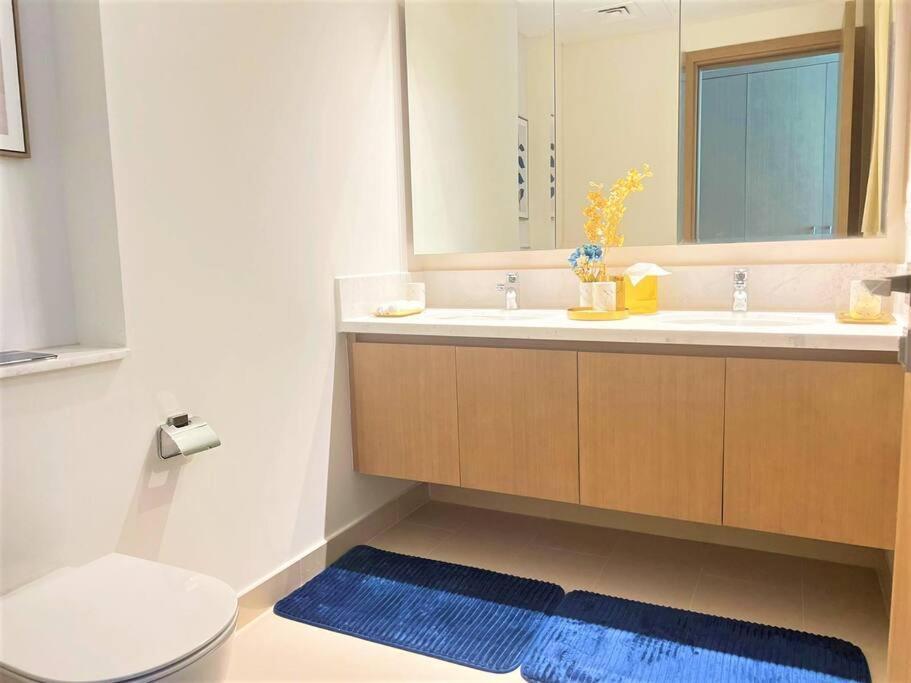 Modern & Chic Waterfront 2bed Balcony Creek *