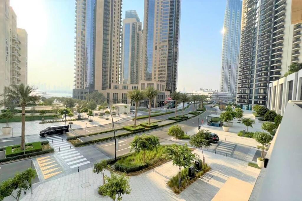 Apartment Modern & Chic Waterfront 2bed Balcony Creek Dubai
