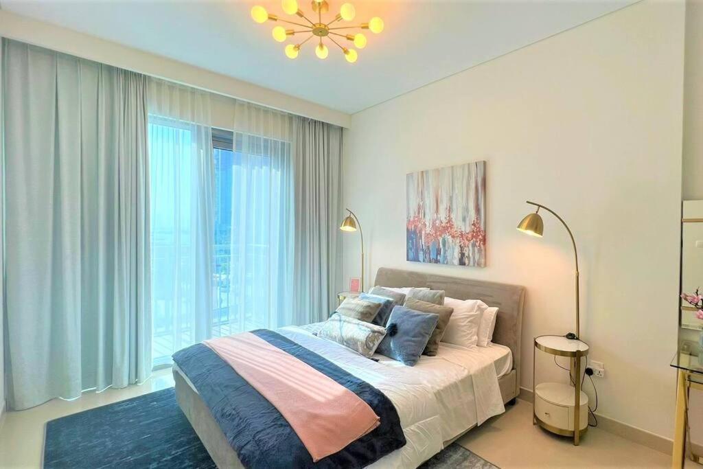 Modern & Chic Waterfront 2bed Balcony Creek Dubai