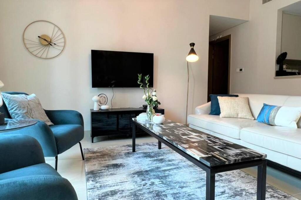 Modern & Chic Waterfront 2bed Balcony Creek *
