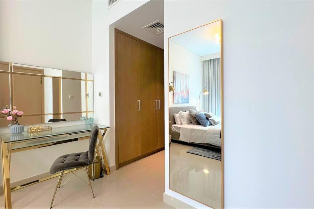 Modern & Chic Waterfront 2bed Balcony Creek *