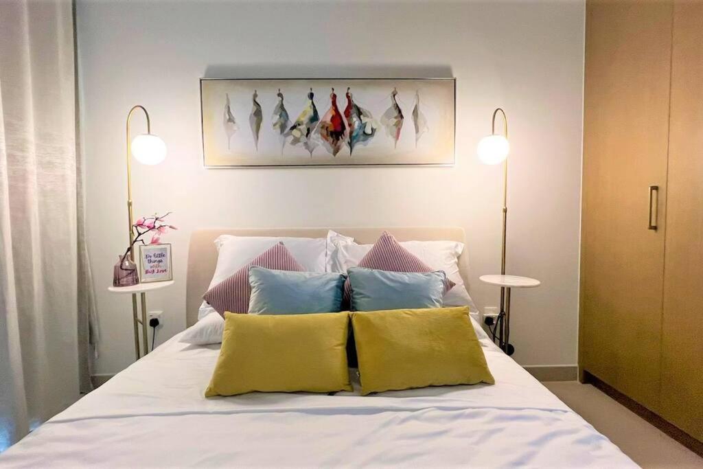 Apartment Modern & Chic Waterfront 2bed Balcony Creek Dubai