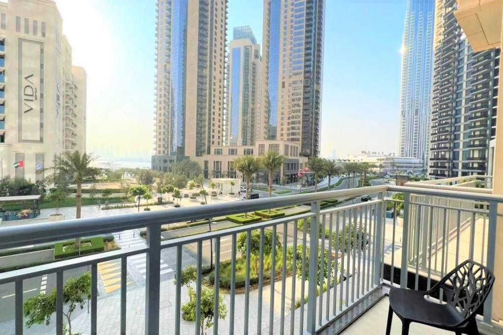 Modern & Chic Waterfront 2bed Balcony Creek * Dubai